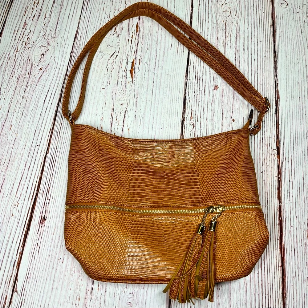 Lightweight Tassel Zipper Bucket Bag